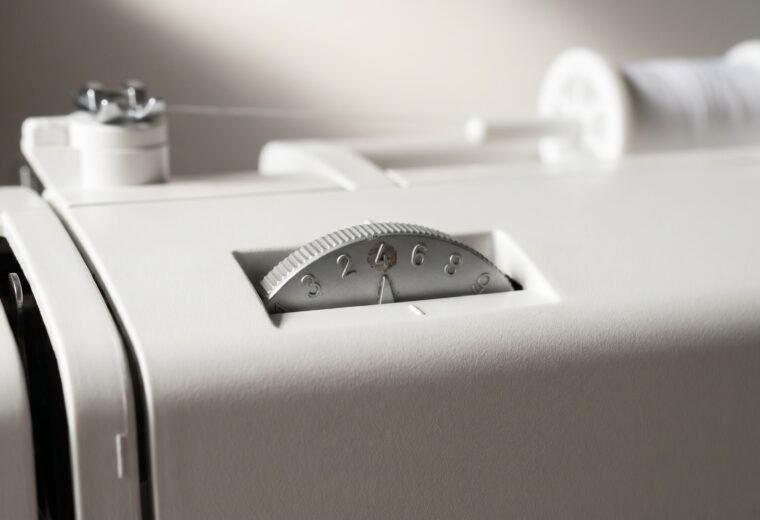 Upper thread tension: how to adjust the dial correctly (and when not to touch it)